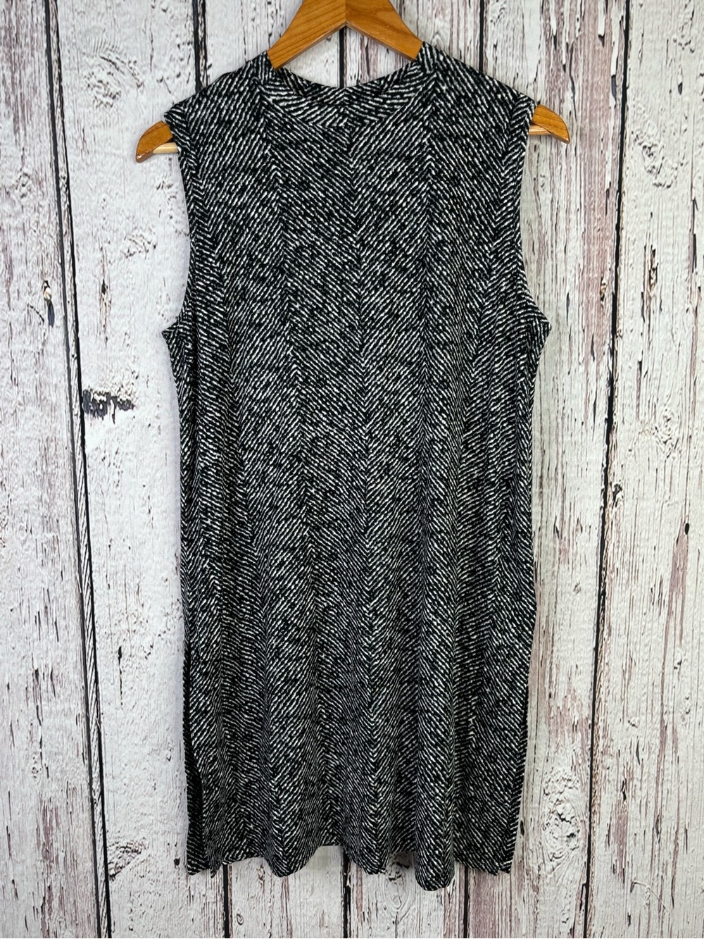 NWT J. Jill Wearever Collection Black & White Sleeveless Tunic Top Medium Slits
